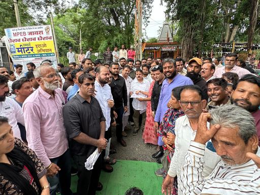 जावरा में स्मार्ट मीटर के खिलाफ लोग लगातार प्रदर्शन कर रहे हैं।