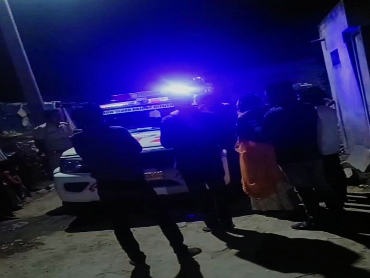 किसान की हत्या की खबर मिलते ही पुलिस उदयपुर के घासा स्थित ग्राम पंचायत विजनवास पहुंची।