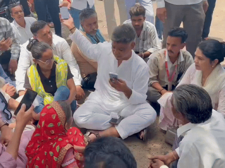 भोपाल में स्मार्ट मीटर के विरोध में गोविंदपुरा स्थित ऑफिस का घेराव कर चुके हैं कांग्रेसी और लोग।