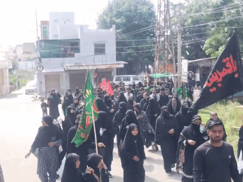 महिलाएं भी हुई शामिल।