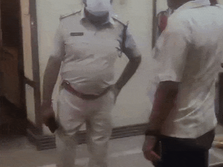 Police reached the hotel as soon as the body was received.