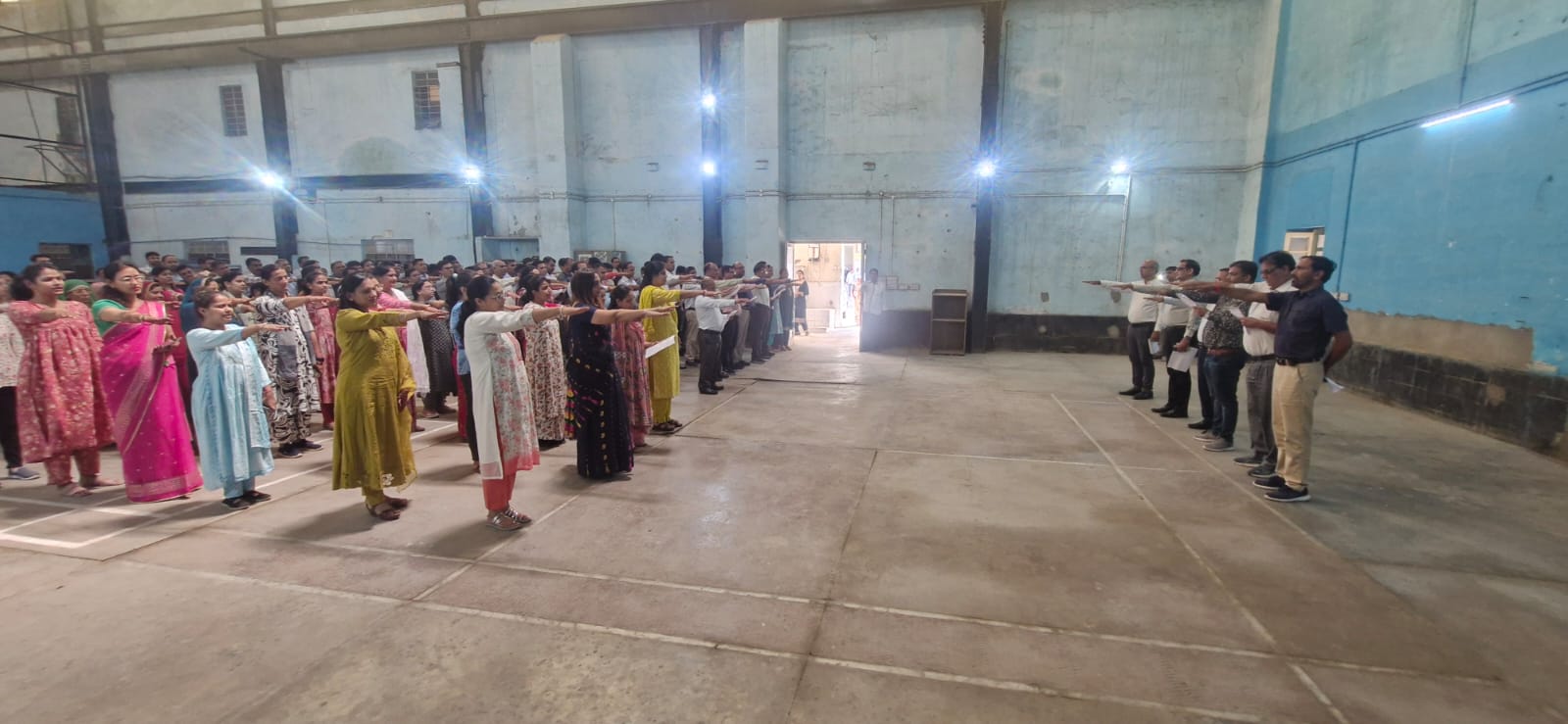 अजमेर डिस्कॉम के हाथीभाटा कार्यालय में दिलाई गई शपथ।