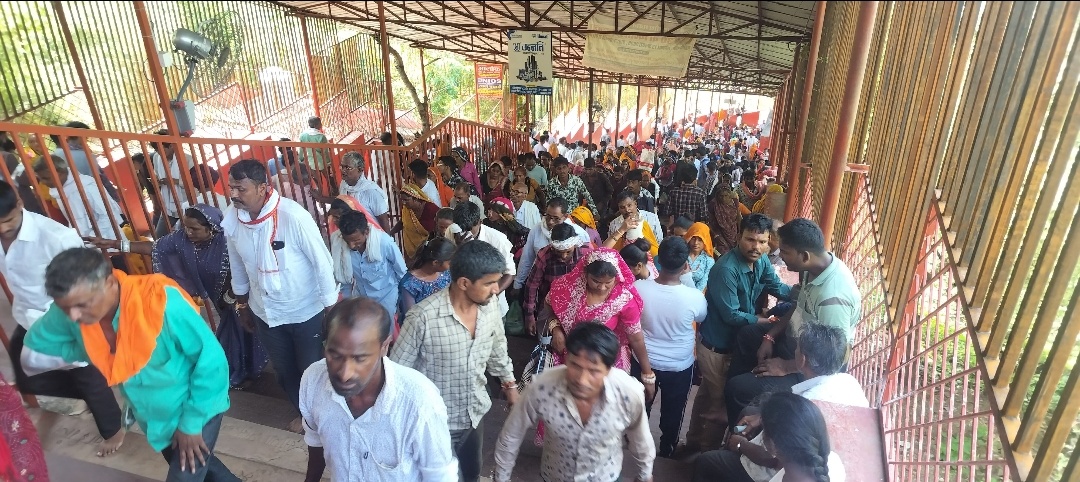 चतुर्थी पर उमड़ी भक्तों की भीड़।