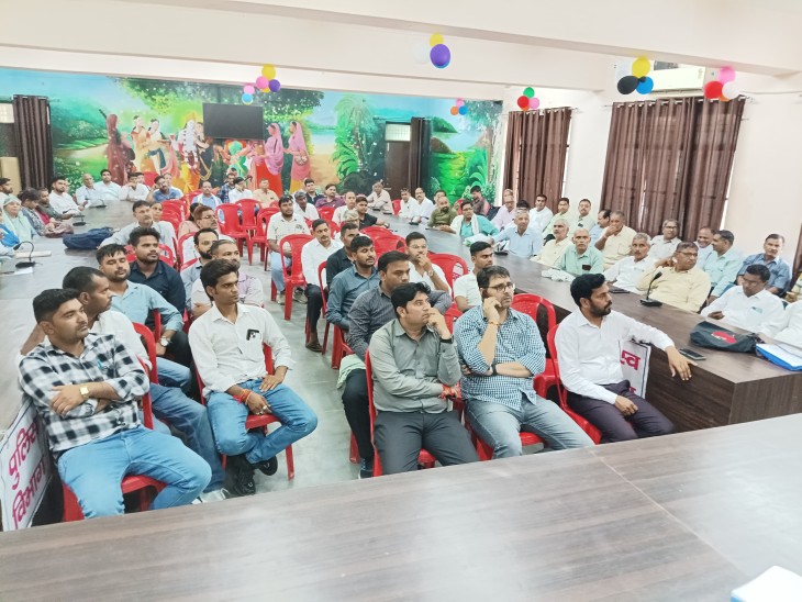निलंबन वापसी की बैठक में मांग की