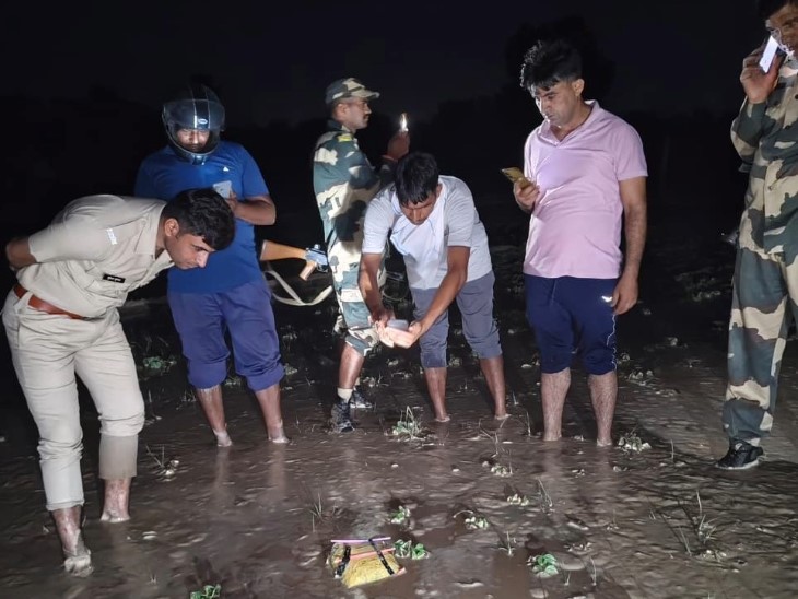 देर रात मौके पर बीएसएफ के जवानों ने इसे जब्त करके खोलकर देखा।