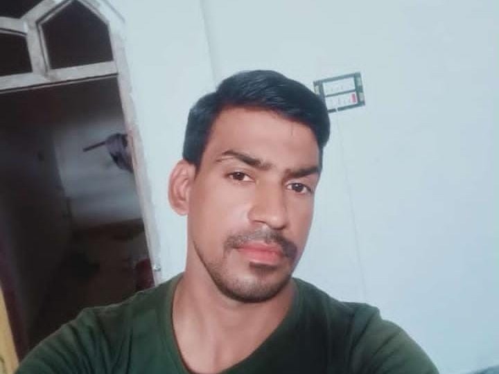 सिपाही दीपक कुमार।