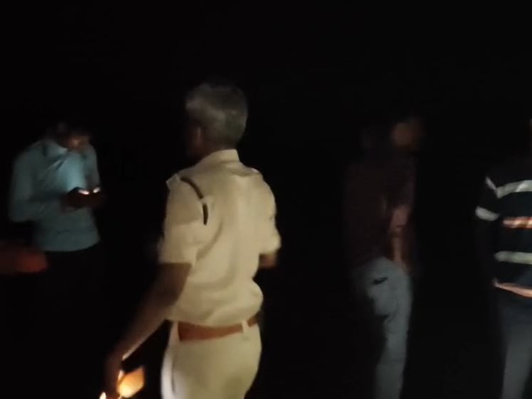 घटना की सूचना मिलते ही पुलिस और एसडीईआरएफ मौके पर पहुंची।