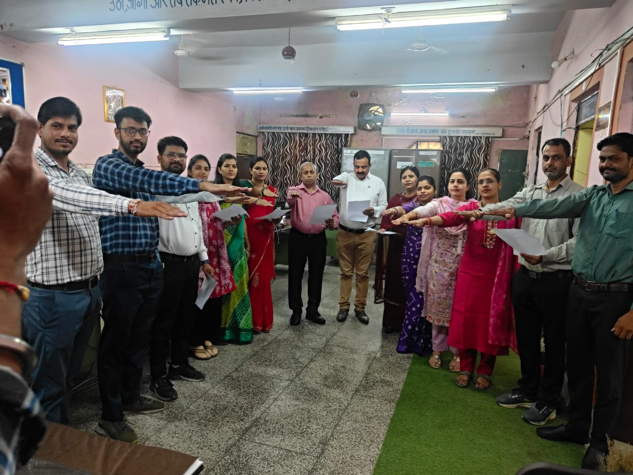 सांख्यिकी विभाग में दिलाई शपथ ।