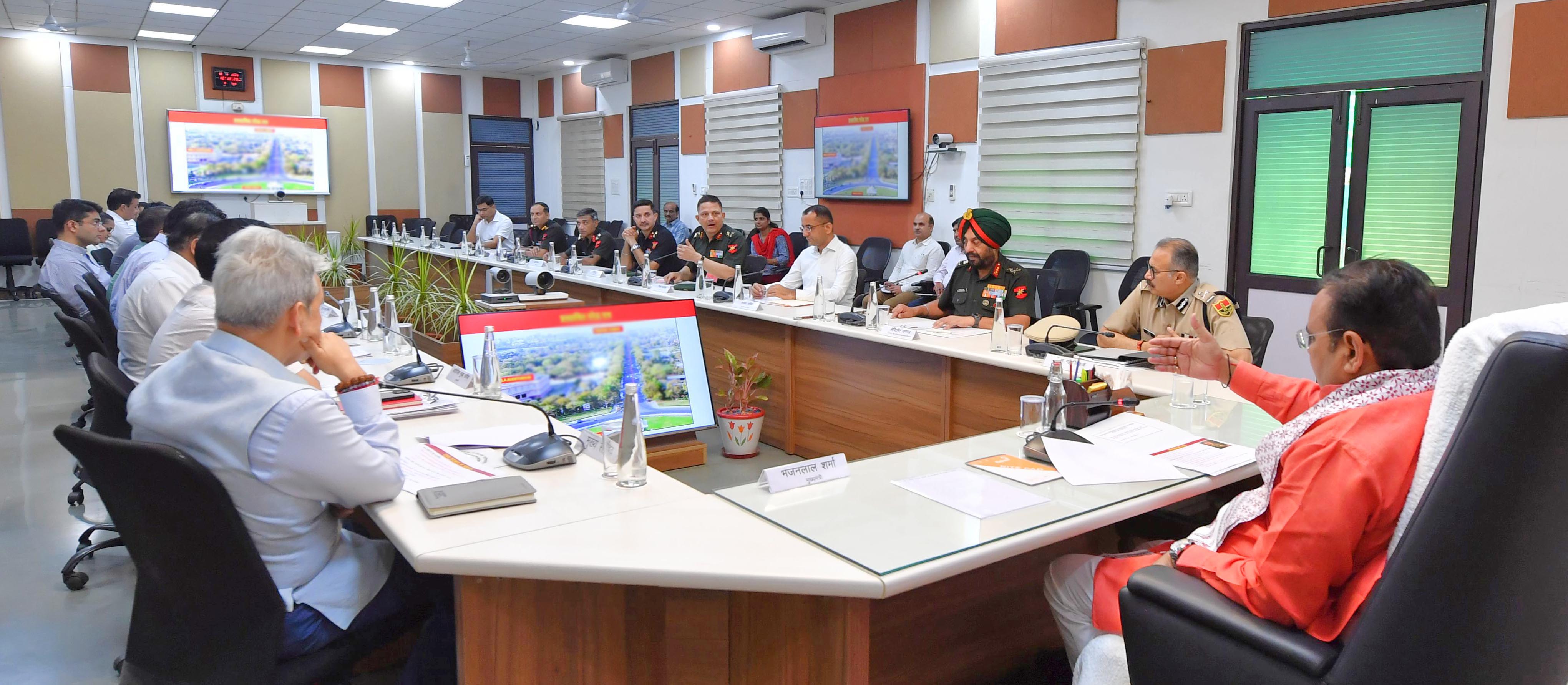 बैठक में मेजर जनरल अमर रामदासानी ने प्रजेंटेशन के जरिए परेड की तैयारियों की जानकारी दी।