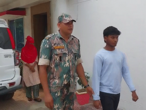 दोनों को पुलिस ने कोर्ट में पेश कर न्यायिक रिमांड पर जेल भेज दिया।