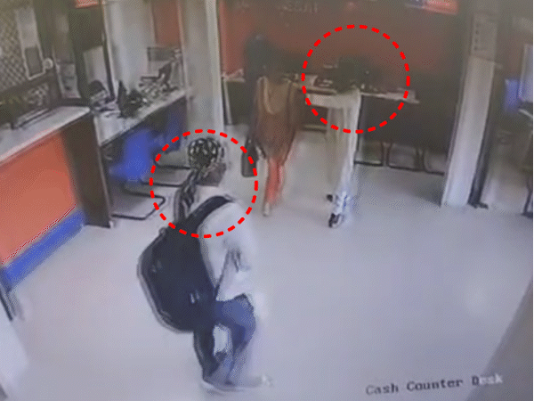 सीसीटीवी में दो बदमाश एक महिला कर्मचारी को स्ट्रॉन्ग रूम की ओर ले जाते दिख रहे हैं।