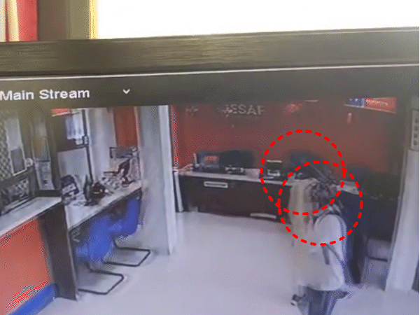 बदमाश 18 मिनट तक बैंक के अंदर रहे। उन्होंने कर्मचारियों को कट्‌टा दिखाकर धमकाया।