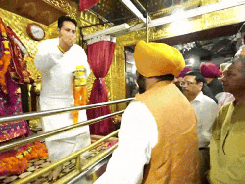 पंजाब सीए भगवंत मान ने पटियाला काली माता मंदिर में माथा टेका। - Dainik Bhaskar