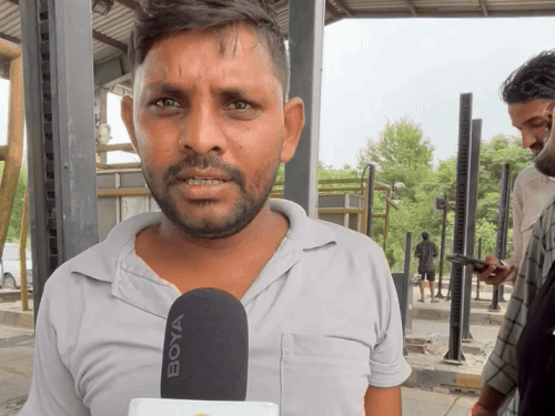 टोल कर्मी राम कुमार ने बताया कि हादसे के बाद से ही टोल फ्री कर दिया गया था।