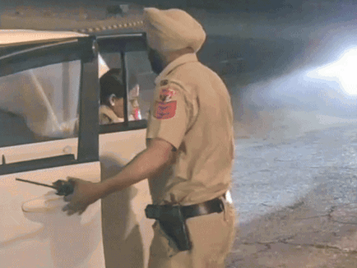 फरीदकोट में स्टेडियम का जायजा लेने रात को पहुंची एसएसपी डॉ. प्रज्ञा जैन। - Dainik Bhaskar