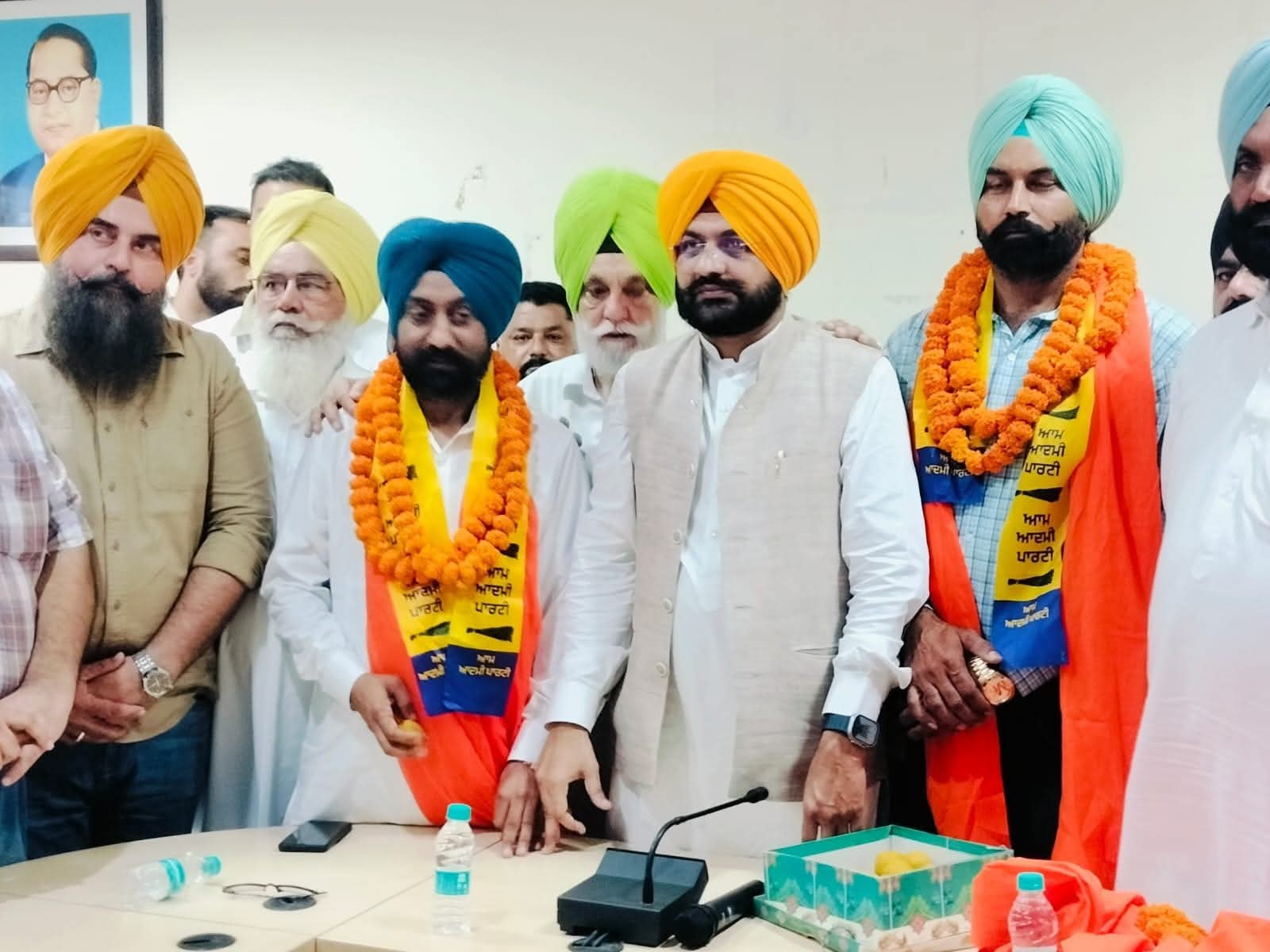 खन्ना की अनाज मंडी पहुंचे पंचायत मंत्री तरुणप्रीत सिंह सौंध। - Dainik Bhaskar