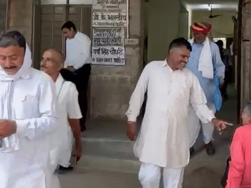 साल 2000 में मालपुरा में हुए दंगे के 13 आरोपियों को मंगलवार को स्पेशल कोर्ट ने बरी कर दिया।