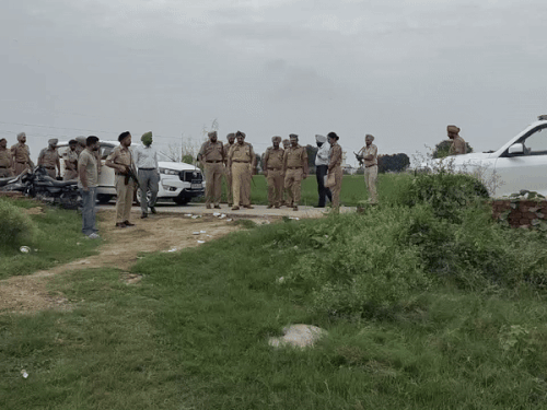 एनकाउंटर स्थल का जायजा लेने पहुंचे पुलिस कमिश्नर गुरप्रीत सिंह भुल्लर।