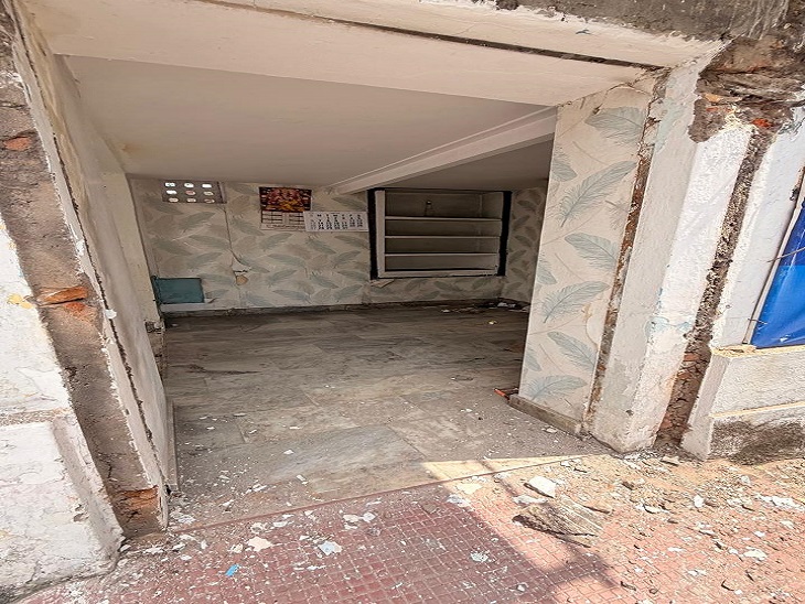 एलिवेटेड़ रोड़ के लिए कोर्ट चौराहे पर दुकानों को तोड़ने का काम आज से शुरू हो गया