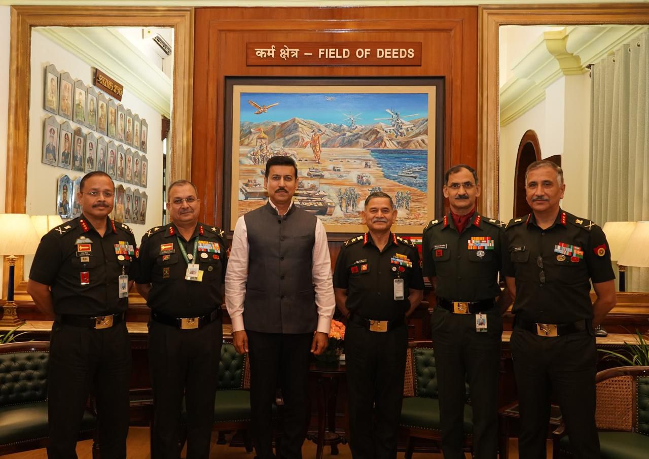कर्नल राज्यवर्धन सिंह राठौड़ ने सेना मुख्यालय में सैन्य अफसरों से मुलाकात करके सेना परेड के आयोजन पर आभार जताया।
