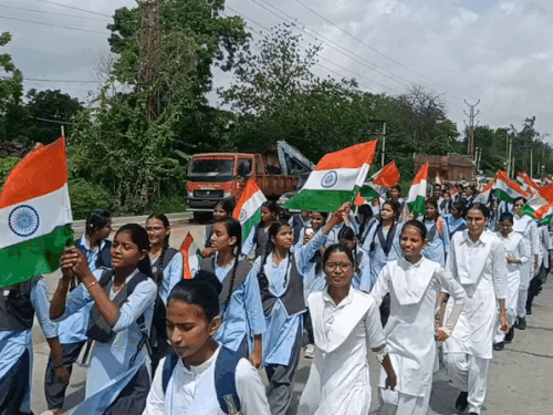 शहर में निकली रैली व रैली में शामिल नर्सिग व स्कूल की छात्र-छात्राएं