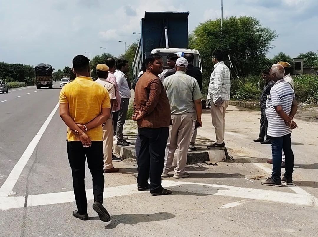 हादसे के बाद आरटीओ, एनएचआई और पुलिस के अधिकारी मौके पर पहुंचे। उन्होंने हाईवे की इंजीनियरिंग का जायजा लिया।