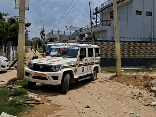 उद्योग नगर थाना पुलिस पकड़े गए सभी संदिग्ध लोगों से पूछताछ कर रही है।