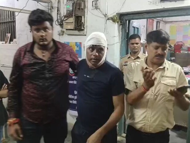 युवकों ने आरक्षक पर हमला कर फोड़ दिया सिर। - Dainik Bhaskar