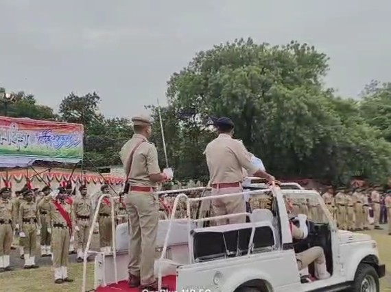 परेड ग्राउंड में रिहर्सल के दौरान कलेक्टर ने किया निरीक्षण