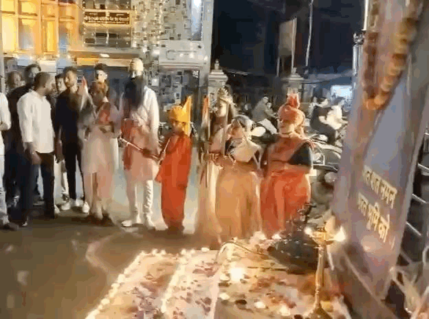 महापुरुषों की झाकियां आकर्षण का केंद्र रही