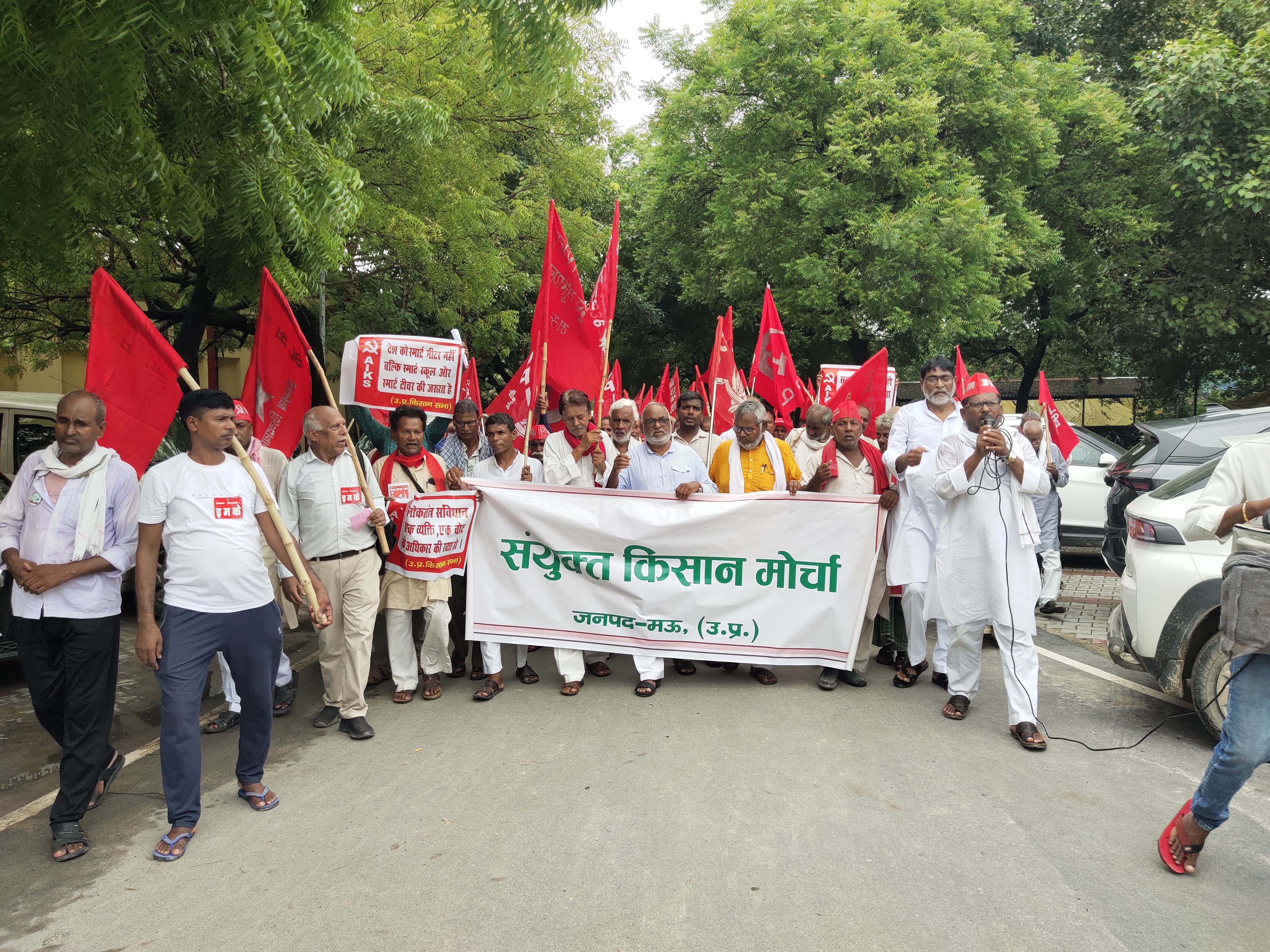 किसानों ने कलक्ट्रेट में प्रदर्शन किया। - Dainik Bhaskar