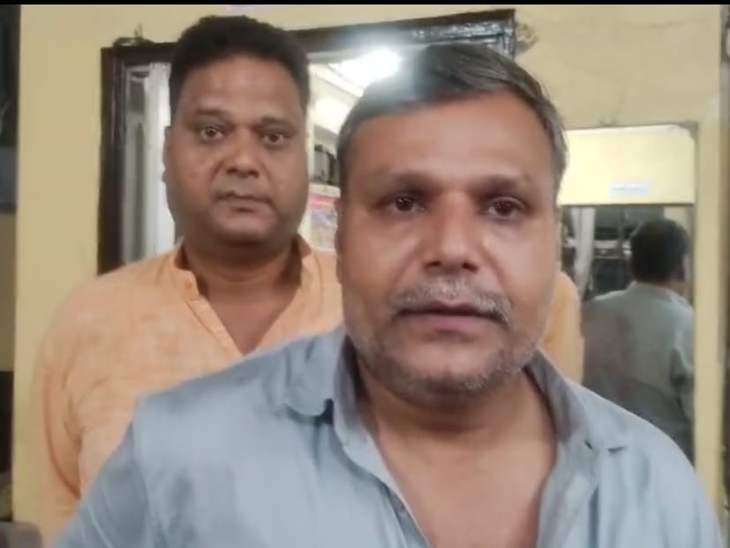 पत्रकार सागर चौकसे के साथ युवकों ने मारपीट की। - Dainik Bhaskar