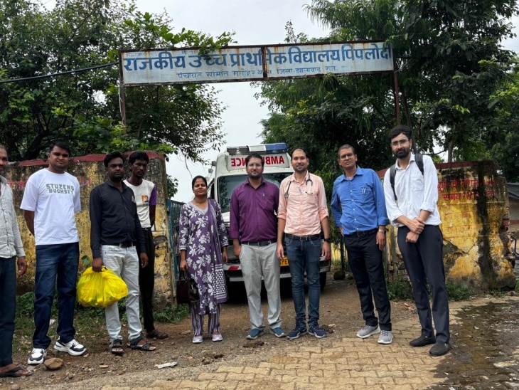 कलेक्टर अजय सिंह राठौड़ के निर्देश पर मेडिकल टीम ने बच्चों का स्वास्थ्य परीक्षण किया।