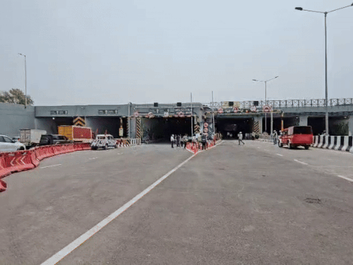 There are 34 underpasses with tunnels and overbridges.