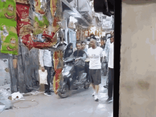 फिरौती मांगने वाले बदमाश को रेवाड़ी पुलिस ने पहनाई थी स्कर्ट।