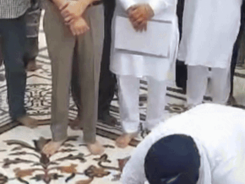 पंजाब के शिक्षा मंत्री हरजोत बैंस ने श्री हरमंदिर साहिब में माथा टेका। - Dainik Bhaskar