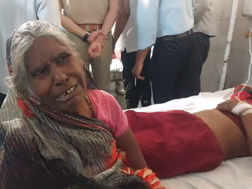 अस्पताल में जब लगातार मौतों का आंकड़ा बढ़ा तो परिजन सुबकने लगे। घायलों के जिंदा के स्वास्थ्य की चिंता करने लगे।