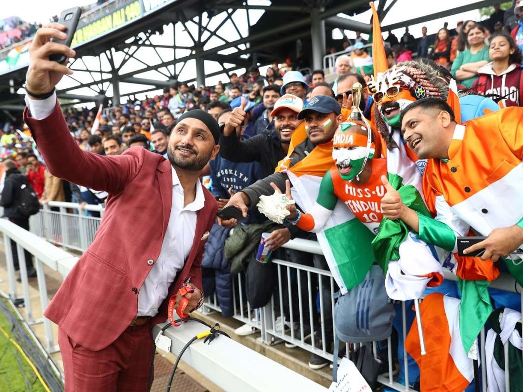 हरभजन सिंह की यह फोटो 2019 वर्ल्ड में भारत और पाकिस्तान मैच के समय की हैं। - Dainik Bhaskar