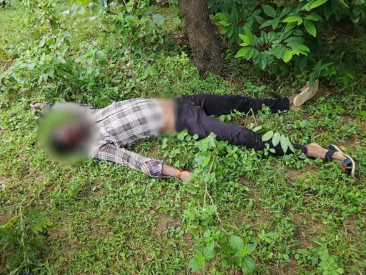 12 अगस्त को आरंग-राटाकाट रोड पर झाड़ियों के युवक की लाश मिली थी।