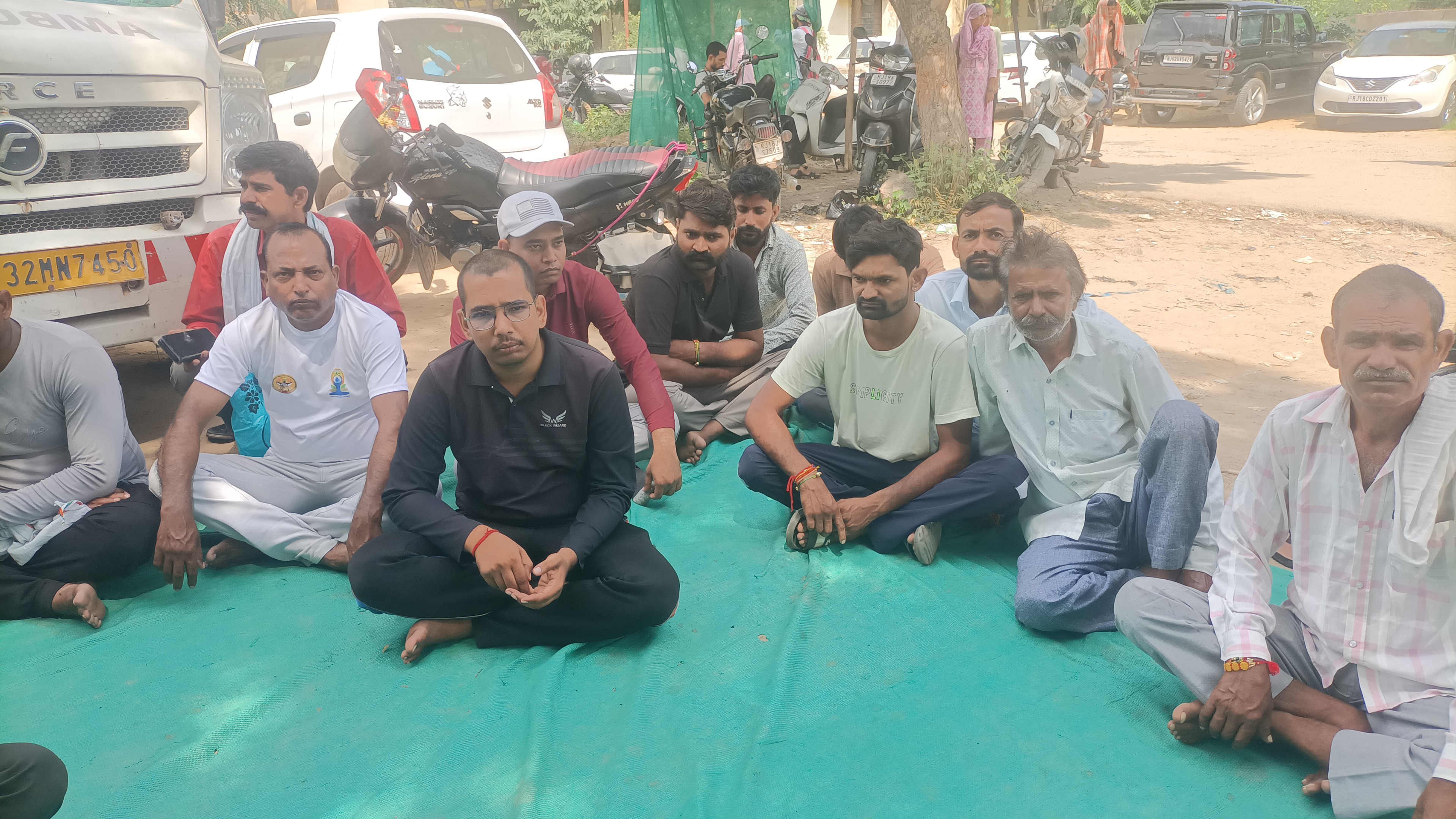 गिरफ्तारी तक शव लेने से इनकार, मॉर्च्युरी के बाहर दूसरे दिन भी धरना जारी