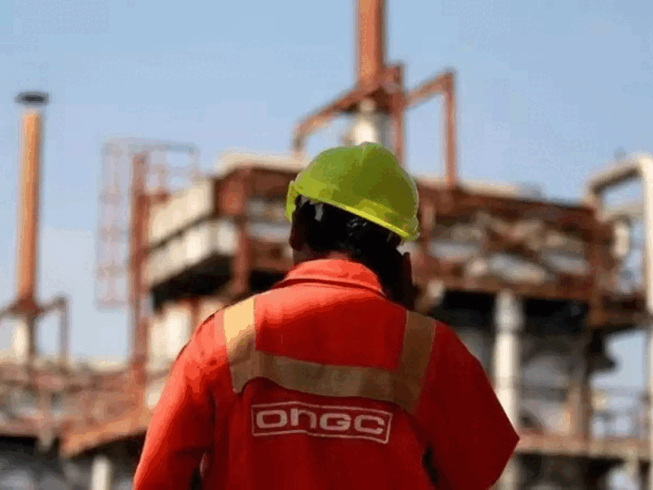 ONGC had the status of Maharatna in 2010. - Dainik Bhaskar
