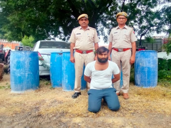फिलहाल पुलिस आरोपी से पूछताछ कर रही है।