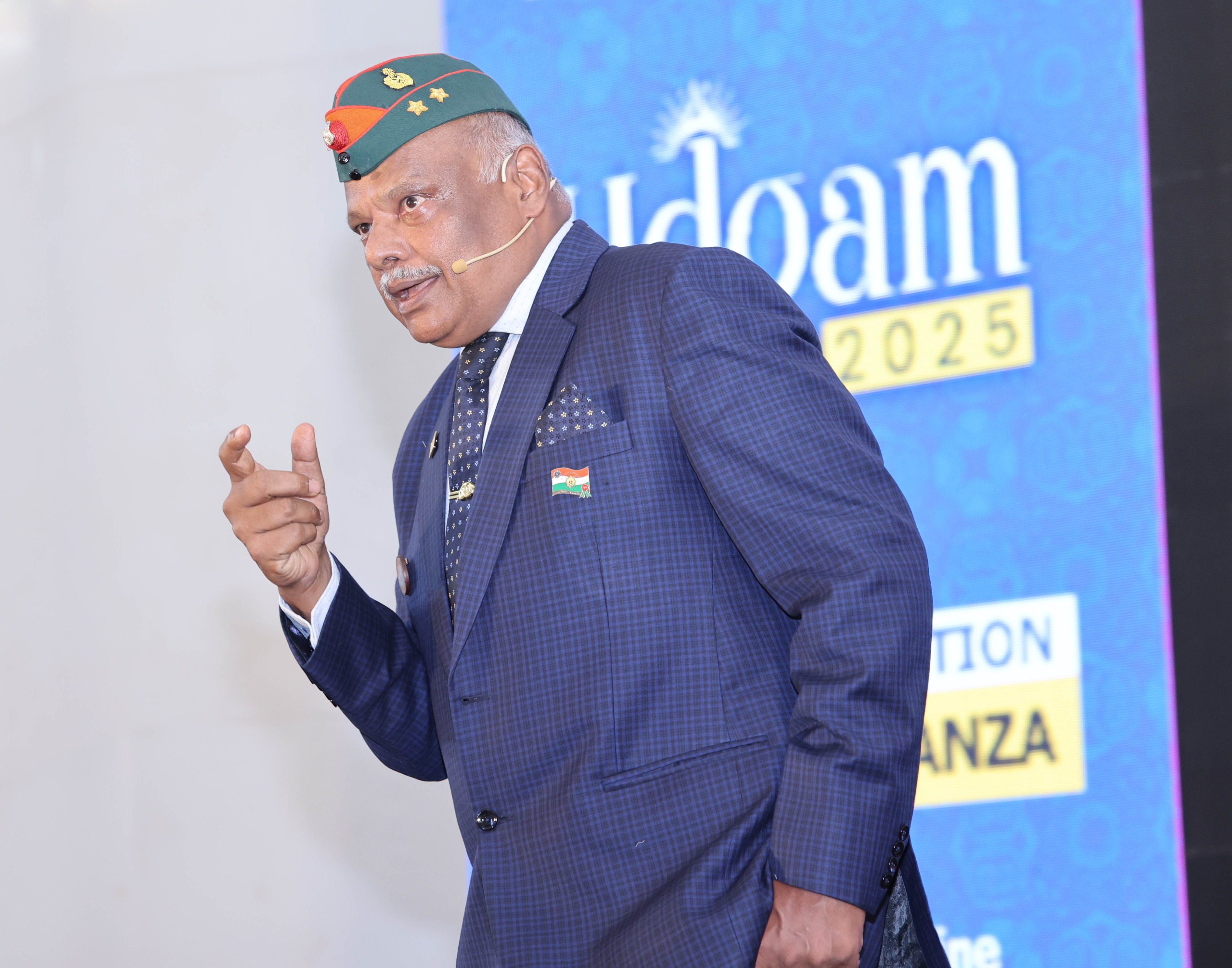 स्टूडेंट्स को वरिष्ठ सैन्यकर्मी मेजर जनरल अनुज माथुर के साथ इंटरेक्शन करने का भी मौका मिला।