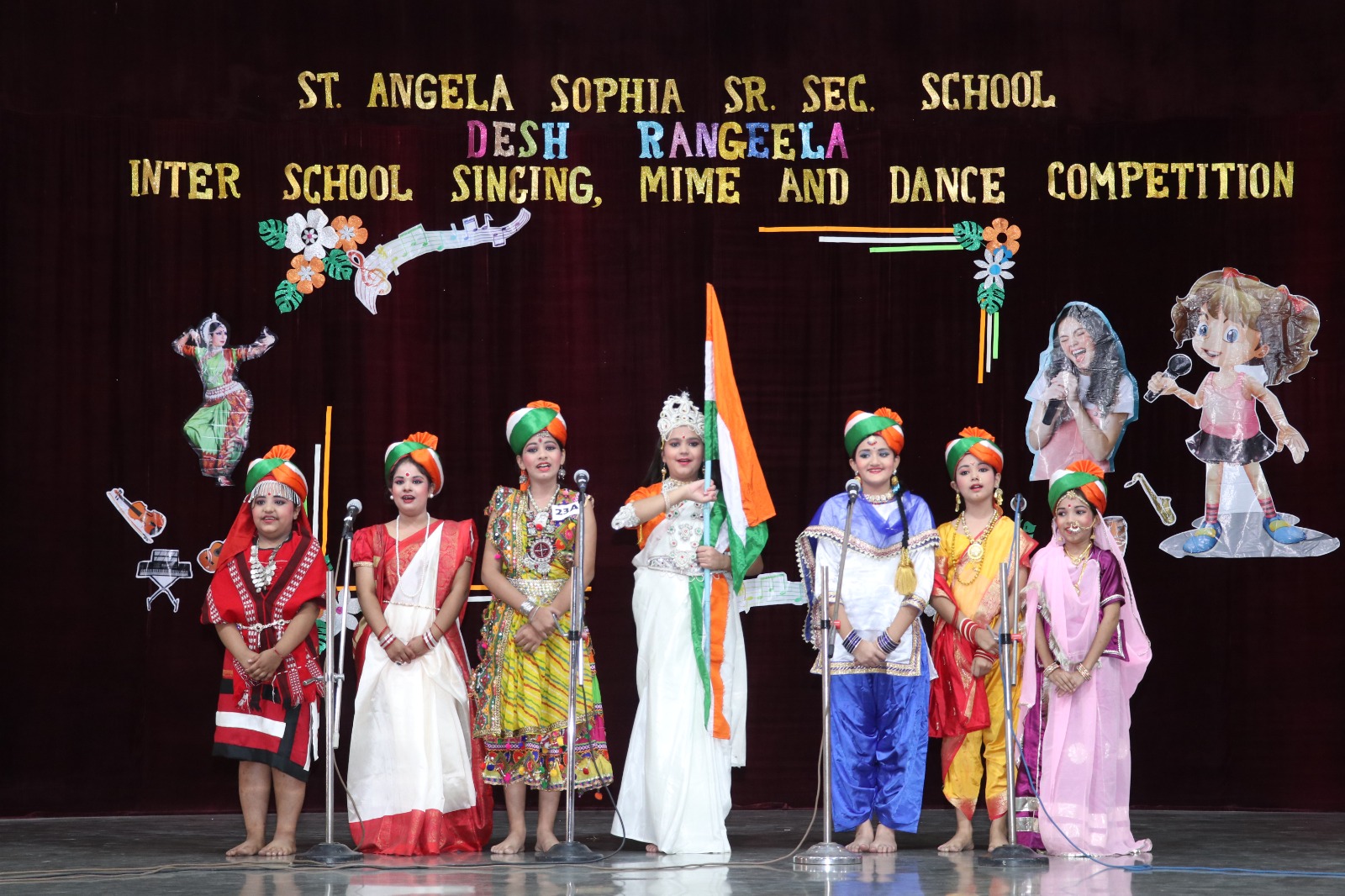 कार्यक्रम तीन खंडों गायन, मूक अभिनय और नृत्य में विभाजित था।