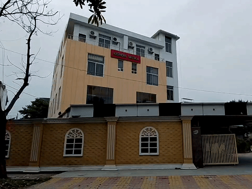 अखिलेश दुबे का किशोरी वाटिका गेस्ट हाउस जो उनकी मां के नाम पर है, इसे भी कानपुर विकास प्राधिकरण की कब्जे की जमीन पर बनाया गया है।