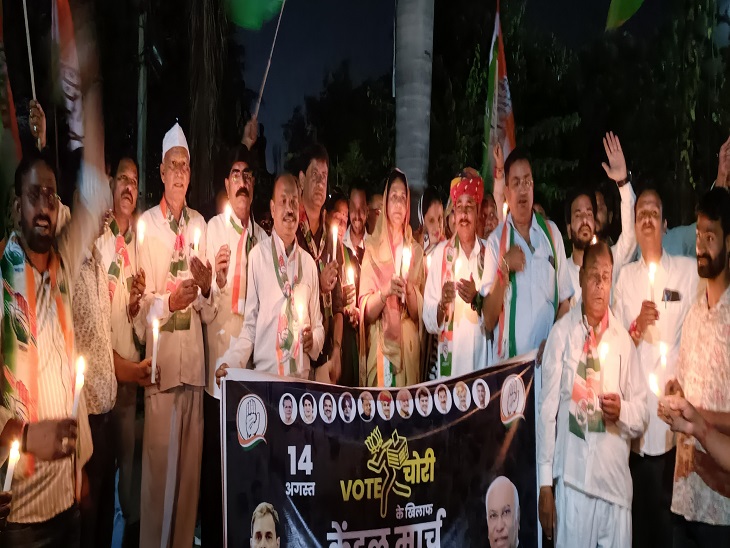 कैंडल मार्च में पूर्व मंत्री डा. मांगीलाल गरासिया और पूर्व विधायक प्रीति गजेंद्र सिंह शक्तावत भी शामिल हुई