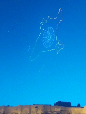 ड्रोन से आसमान में भारत का मैप बनाया गया।