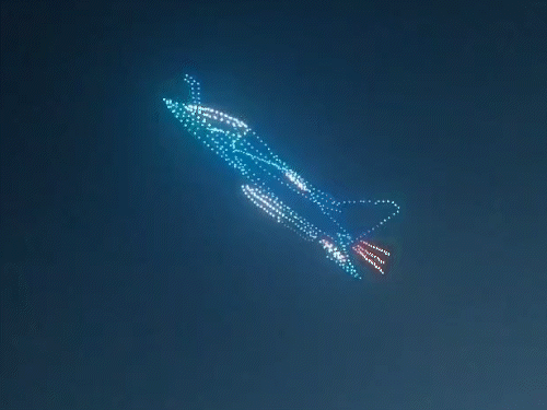 जोधपुर के आसमान में ड्रोन से सेना के हथियारों का प्रदर्शन किया गया।