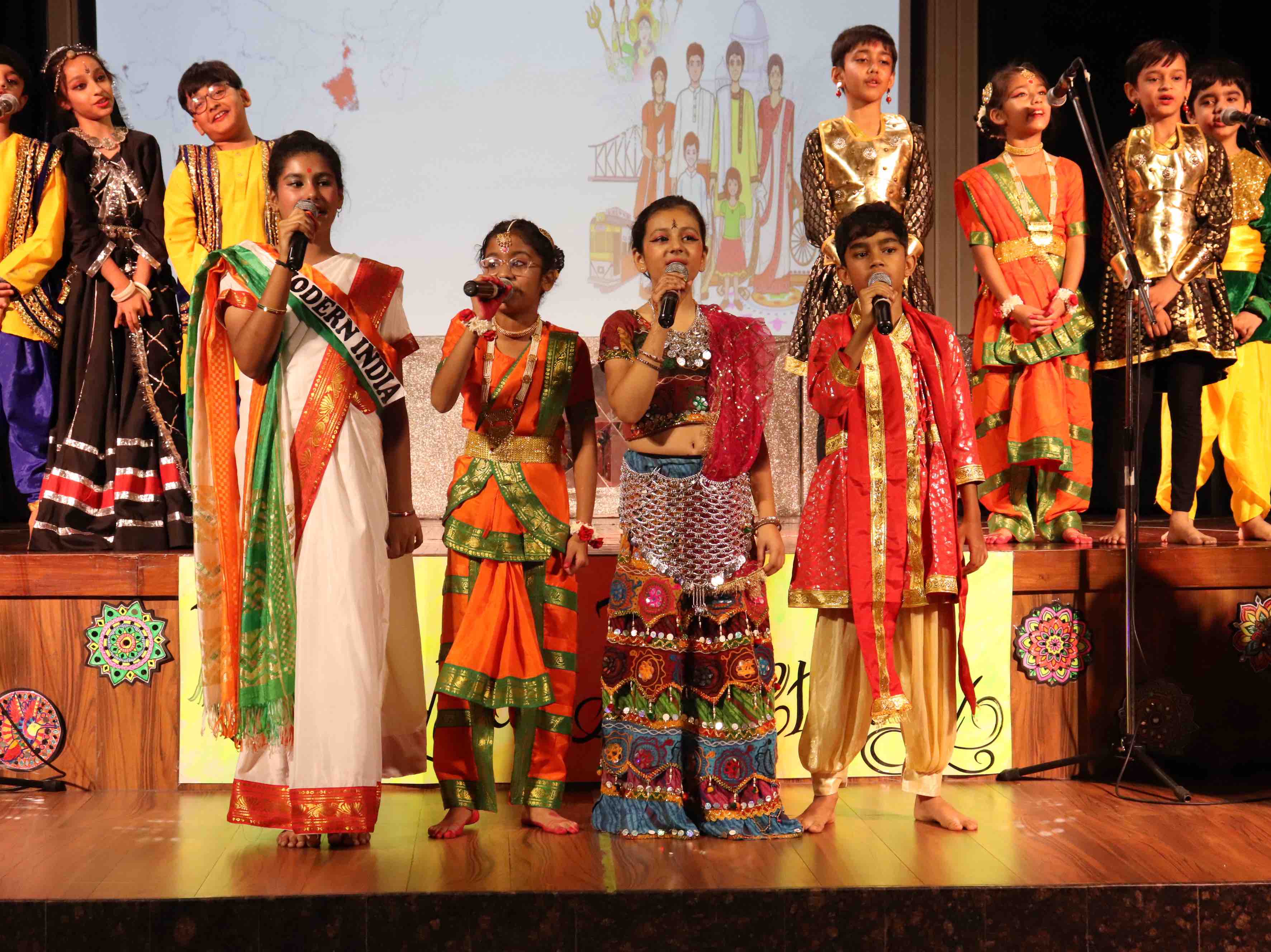 भारत की विभिन्नता में एकता अखंडता को प्रदर्शित किया।