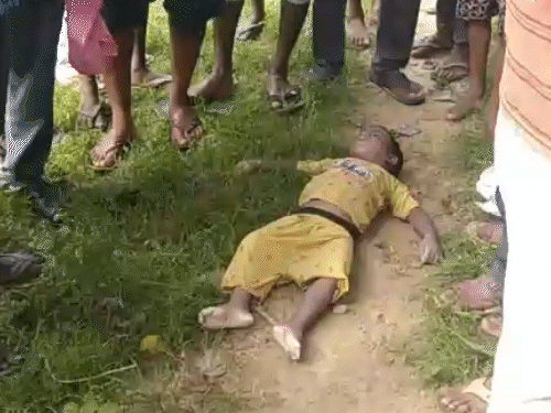 सबसे पहले छोटे बेटे अंश यादव का पुल से 10 किमी दूर नैनपुरा घाट के पास शव बरामद हुआ।